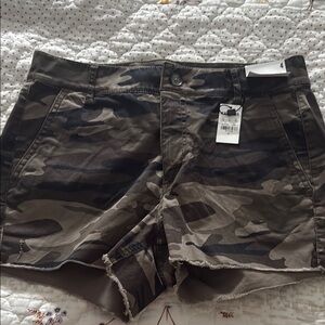 Express camo mid rise shortie shorts